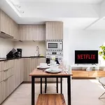Work And Relax In Our 1Br Dt